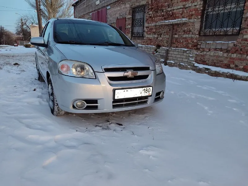 Продам chevrolet aveo 2009 года в идеальном состоянии. пробегом 174.тысячи чисто корейской сборки мотор 1.6.не сравнивать 1.2 1.4.автомобиль не имеет ни рыжиков ни коррозии автомобиль весь в заводском металле, без единого дтп весь в родном герметике все родные стёкла включая лобового, автомобиль весь обработанный автомобиль местный не пригон. автомобиль весь обслуженный была недавно заменена ремень ролики масла фильтра все новые жидкости автомобиль вся обслужено от а до я. едет как новый автомобиль хороший максимальной комплектации с кондиционером стеклоподъёмники гидроусилитель руля регулировка зеркал, abs сигнализация два ключа сервисные книги центральный замок стоит новая зимняя резина ещё летний комплект практически новый в общем два комплекта резины на дисках. по документам полный порядок я собственник оформление через мрэо цена автомобиля 575.000 тысяч российских рублей осмотр город донецк звоните плюс 7 949 449-13-80.или 79494779131 - фотография - 3