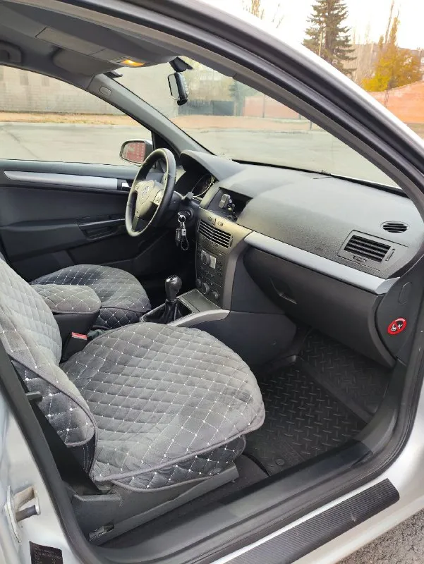 Продам opel астра h в идеальном состоянии я хозяин по техпаспорту пригонялась из германии в 2020 гуду был днр учёт самый надёжный мотор полное то делать ничего не надо грм заменил новый акб зимняя резина новая выхлопная система в родной краске торг звоните договоримся год 2006 объем 1.6 пробег 215 цена 590 т р донецк +79494950147 📲 tg: руслан 📞 звоните: +7(949)4950147 - фотография - 8