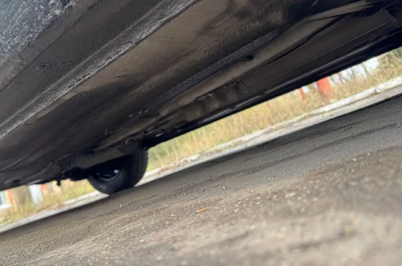 Ford focus 2. ford фокус 2 пробег 250.000км двигатель 1,6 бензин, атмосферный, простой и надежный. кпп механика. ошибок нет, работает отлично, масло не берет. полностью обслужен, течей и запотеваний нет. в продаже живой универсал, машина местная, до этого пригонялась с европы, не путайте с российской сборкой. по кузову в хорошем состоянии. родной окрас, за исключением пары элементов и то без шпаклевки, толщиномер могу предоставить. в дтп не участвовала, все герметики, сварные точки и т. д родные. дно, пороги в отличном состоянии, любые проверки на подъемнике. в комплектации рабочий кондей, стеклоподъемники, подогревы заднего стекла и зеркал, стабилизация, парктроники. все функции работают. новая зимняя резина. лобовое без трещин. два ключа. из недавнего заменили: комплект грм с помпой, комплект сцепления, масло, антифриз, тормозные диски и колодки. находится в макеевке, звонить в любое время +79493594733 495.000 торг у капота 📲 tg: @killreall17 📞 звоните: +7(949)3594733 - фотография - 9