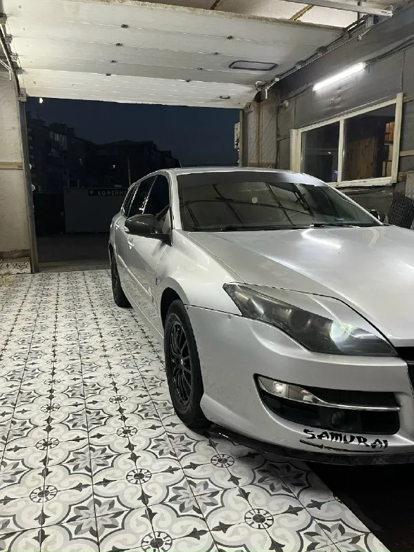 Продам renault laguna iii, 2011 год, 1.5 отличный, надёжный французский автомобиль, который радует экономичностью и комфортом. пробег — 260 000 км, мотор работает ровно, тянет уверенно, едет очень достойно. 🔥 комплектация и удобства: 4 электростеклоподъёмника подогрев сидений электрорегулировка и память сидений электрозеркала + подогрев abs, esp круиз-контроль 2-зонный климат-контроль безключевой доступ, кнопка start/stop 🔧 обслуживание: машина полностью обслужена, вложений не требует. 1 000 км назад заменено сцепление с маховиком летом была установлена новая турбина прошлой зимой обслужена ходовая часть 💰 цена: 480 000 ₽ ⭕ возможен обмен ⭕ авто на временном учёте, при продаже оформляем доверенность 📞 дополнительная информация: +7 949 646 58 21 📞 звоните: +7(949)6465821 - фотография - 2