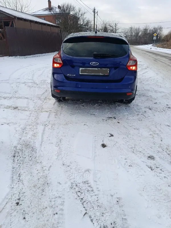Продам ford focus 3 год 2014 двигатель 1.6(125л. с) кпп автомат пробег 146 тыс. автомобиль в идеальном состоянии для своих лет, без ржавчины и гнили, автомобиль весь в заводском окрасе, ни один болт не кручен, без дтп, автотека зелёная, двигатель, кпп, ходовая на отлично вложений не требует сел и поехал, кпп обслужено с заменой сцепления, поменян грм, свежая зимняя резина комплектация:климат контроль, эл. зеркала, подогрев лобового, подогрев сидений, стеклоподъёмники, парк троник, мультируль. юридически чистый, могу присутствовать при переоформлении в мрео цена 925тыс. торг уместен осмотр макеевка тел +79493179960 телеграм +79493179960. 📞 звоните: +7(949)3179960 - фотография - 2