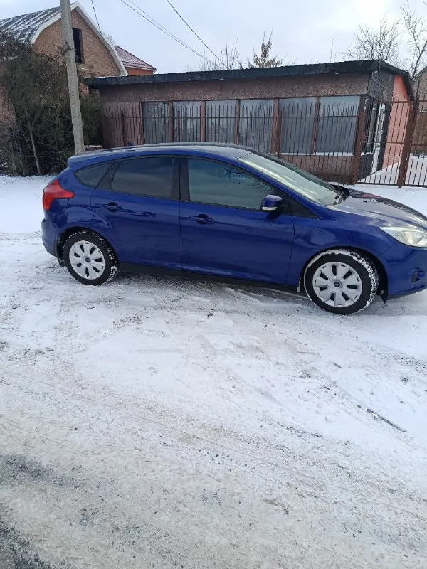 Продам ford focus 3 год 2014 двигатель 1.6(125л. с) кпп автомат пробег 146 тыс. автомобиль в идеальном состоянии для своих лет, без ржавчины и гнили, автомобиль весь в заводском окрасе, ни один болт не кручен, без дтп, автотека зелёная, двигатель, кпп, ходовая на отлично вложений не требует сел и поехал, кпп обслужено с заменой сцепления, поменян грм, свежая зимняя резина комплектация:климат контроль, эл. зеркала, подогрев лобового, подогрев сидений, стеклоподъёмники, парк троник, мультируль. юридически чистый, могу присутствовать при переоформлении в мрео цена 925тыс. торг уместен осмотр макеевка тел +79493179960 телеграм +79493179960. 📞 звоните: +7(949)3179960 - фотография - 5
