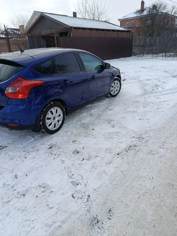 Продам ford focus 3 год 2014 двигатель 1.6(125л. с) кпп автомат пробег 146 тыс. автомобиль в идеальном состоянии для своих лет, без ржавчины и гнили, автомобиль весь в заводском окрасе, ни один болт не кручен, без дтп, автотека зелёная, двигатель, кпп, ходовая на отлично вложений не требует сел и поехал, кпп обслужено с заменой сцепления, поменян грм, свежая зимняя резина комплектация:климат контроль, эл. зеркала, подогрев лобового, подогрев сидений, стеклоподъёмники, парк троник, мультируль. юридически чистый, могу присутствовать при переоформлении в мрео цена 925тыс. торг уместен осмотр макеевка тел +79493179960 телеграм +79493179960. 📞 звоните: +7(949)3179960 - фотография - 8