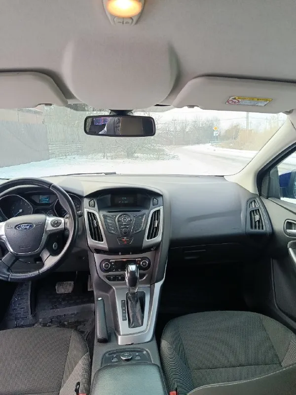 Продам ford focus 3 год 2014 двигатель 1.6(125л. с) кпп автомат пробег 146 тыс. автомобиль в идеальном состоянии для своих лет, без ржавчины и гнили, автомобиль весь в заводском окрасе, ни один болт не кручен, без дтп, автотека зелёная, двигатель, кпп, ходовая на отлично вложений не требует сел и поехал, кпп обслужено с заменой сцепления, поменян грм, свежая зимняя резина комплектация:климат контроль, эл. зеркала, подогрев лобового, подогрев сидений, стеклоподъёмники, парк троник, мультируль. юридически чистый, могу присутствовать при переоформлении в мрео цена 925тыс. торг уместен осмотр макеевка тел +79493179960 телеграм +79493179960. 📞 звоните: +7(949)3179960 - фотография - 9