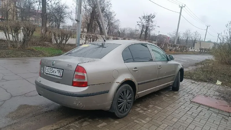 Skoda superb 2007 двигатель: 1.8 турбо коробка: механическая пробег: 310 тысяч привод: передний машина в хорошем техническом состоянии, своевременное техническое обслуживание. масло не ест. по лкп есть нюансы - видно на фото. -климат -подогрев зеркал -подогрев передних сидений в серьезных дтп автомобиль не участвовал. один владелец, юридически чистый, переоформление без проблем. макеевка цена: 450 000 (торг) тел: +7(949)323-51-28 - фотография - 2