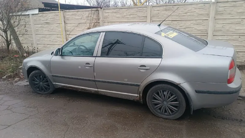 Skoda superb 2007 двигатель: 1.8 турбо коробка: механическая пробег: 310 тысяч привод: передний машина в хорошем техническом состоянии, своевременное техническое обслуживание. масло не ест. по лкп есть нюансы - видно на фото. -климат -подогрев зеркал -подогрев передних сидений в серьезных дтп автомобиль не участвовал. один владелец, юридически чистый, переоформление без проблем. макеевка цена: 450 000 (торг) тел: +7(949)323-51-28 - фотография - 4