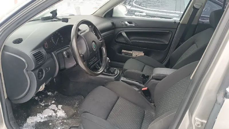 Skoda superb 2007 двигатель: 1.8 турбо коробка: механическая пробег: 310 тысяч привод: передний машина в хорошем техническом состоянии, своевременное техническое обслуживание. масло не ест. по лкп есть нюансы - видно на фото. -климат -подогрев зеркал -подогрев передних сидений в серьезных дтп автомобиль не участвовал. один владелец, юридически чистый, переоформление без проблем. макеевка цена: 450 000 (торг) тел: +7(949)323-51-28 - фотография - 7