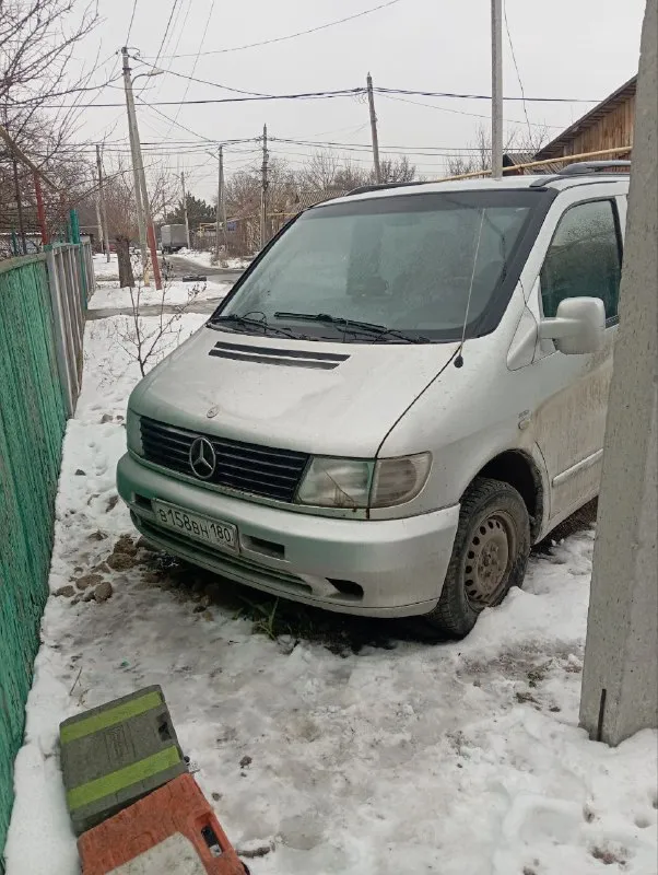 Продам mercedes benz vito. 638 112. 2003 г. пробег 490 родной не отмотан, я второй хозяин. по птс 1 хозяин, лично проехал 270 т. ходовая полностью перебрана, мотор от замены до замены масла не ест масло лью только хорошее oral. кондиционер подогрев зеркал все работае, 2 комплект ключей, 2 комплекта резины, лето на титанах, причина продажи, машина стоит без дела! г. донецк цена 800000 торг у капота телефон +79494516841 телеком +79498060281 - фотография - 2