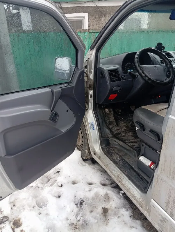 Продам mercedes benz vito. 638 112. 2003 г. пробег 490 родной не отмотан, я второй хозяин. по птс 1 хозяин, лично проехал 270 т. ходовая полностью перебрана, мотор от замены до замены масла не ест масло лью только хорошее oral. кондиционер подогрев зеркал все работае, 2 комплект ключей, 2 комплекта резины, лето на титанах, причина продажи, машина стоит без дела! г. донецк телефон +79494516841 телеком +79498060281 📲 tg: сергей юрьевич 📞 звоните: +7(949)4516841 - фотография - 2