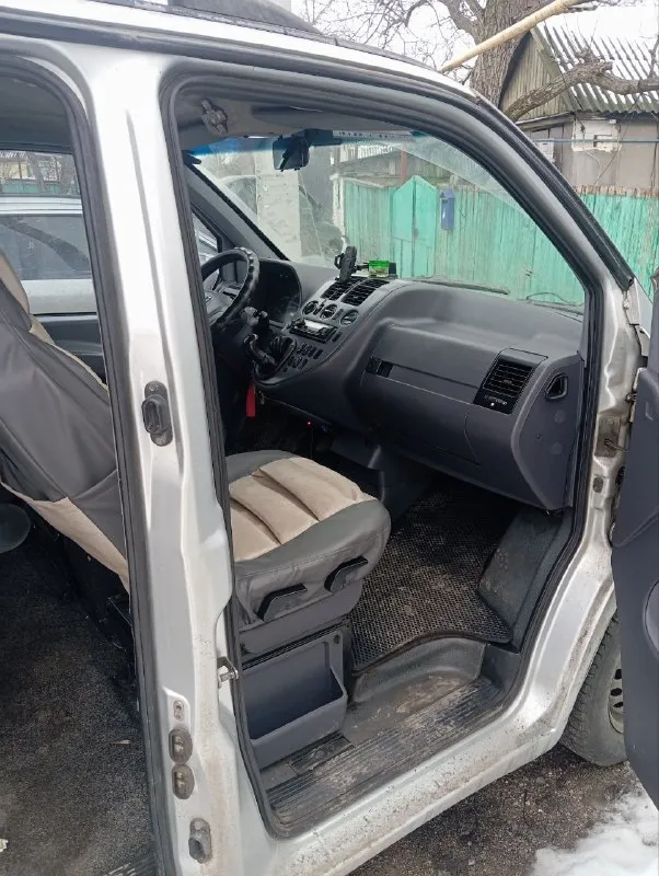 Продам mercedes benz vito. 638 112. 2003 г. пробег 490 родной не отмотан, я второй хозяин. по птс 1 хозяин, лично проехал 270 т. ходовая полностью перебрана, мотор от замены до замены масла не ест масло лью только хорошее oral. кондиционер подогрев зеркал все работае, 2 комплект ключей, 2 комплекта резины, лето на титанах, причина продажи, машина стоит без дела! г. донецк телефон +79494516841 телеком +79498060281 📲 tg: сергей юрьевич 📞 звоните: +7(949)4516841 - фотография - 6