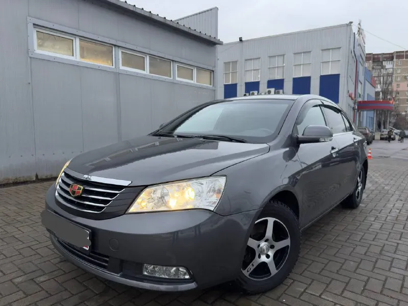 Продам geely emgrand автомобиль был в автосалоне куплен в 20.10.2015 года пробег 26.000 тысяч километров!! зимой не эксплуатировалась машина в новом состоянии!! полностью обработана стояла 9 лет в гараже. кожаный салон, подогрев сидений, подогрев зеркал, подогрев переднего и заднего стекла. сервисные книги, 2 ключа новая резина кто ищет реально новый автомобиль звоните!! +79495925202 цена 780.000₽ - фотография - 7