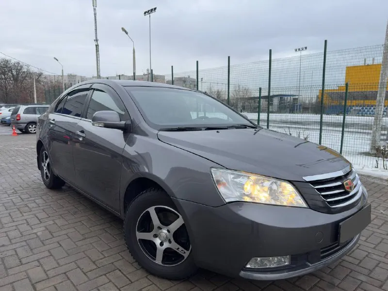 Продам geely emgrand автомобиль был в автосалоне куплен в 20.10.2015 года пробег 26.000 тысяч километров!! зимой не эксплуатировалась машина в новом состоянии!! полностью обработана стояла 9 лет в гараже. кожаный салон, подогрев сидений, подогрев зеркал, подогрев переднего и заднего стекла. сервисные книги, 2 ключа новая резина кто ищет реально новый автомобиль звоните!! +79495925202 цена 780.000₽ - фотография - 8