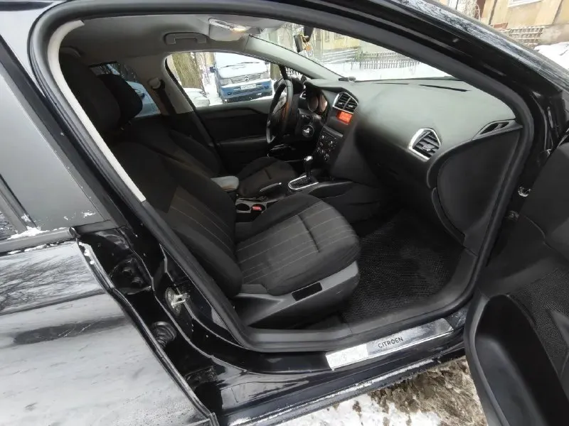 Продаю личный автомобиль, citroen c4 b7 2011 года. двигатель 1.6 бензин. коробка автомат классический. пробег 206000. ⚡️⚡️⚡️⚡️⚡️⚡️⚡️⚡️ мультируль, кондиционер, 2эсп, парктроники, подогрев заднего стекла и боковых зеркал, рабочий круиз-контроль и лимит, штатная музыка, оцинкованный кузов. владею около двух лет, старался делал машинку под личное пользование, техника находится в полном рабочем состоянии, список всех обслуживаний за время моего владения предоставлю по запросу. комплектом отдам летнюю резину в хорошем состоянии. на данный момент стоит новая зимняя. по лкп есть недочёты, по запросу все покажу и расскажу детально. я хозяин, могу присутствовать в мрэо на переоформлении. осмотр г. донецк. цена: 650.000₽. возможен торг реальному покупателю. ▶️смотреть больше фото◀️ номер для связи: +79494832395 (телеграм на этом номере) 📞 звоните: +7(949)4832395 📞 звоните: +7(949)4832395 - фотография - 7