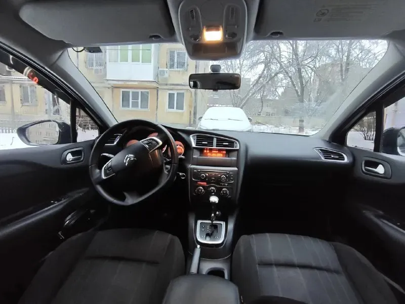 Продаю личный автомобиль, citroen c4 b7 2011 года. двигатель 1.6 бензин. коробка автомат классический. пробег 206000. ⚡️⚡️⚡️⚡️⚡️⚡️⚡️⚡️ мультируль, кондиционер, 2эсп, парктроники, подогрев заднего стекла и боковых зеркал, рабочий круиз-контроль и лимит, штатная музыка, оцинкованный кузов. владею около двух лет, старался делал машинку под личное пользование, техника находится в полном рабочем состоянии, список всех обслуживаний за время моего владения предоставлю по запросу. комплектом отдам летнюю резину в хорошем состоянии. на данный момент стоит новая зимняя. по лкп есть недочёты, по запросу все покажу и расскажу детально. я хозяин, могу присутствовать в мрэо на переоформлении. осмотр г. донецк. цена: 650.000₽. возможен торг реальному покупателю. ▶️смотреть больше фото◀️ номер для связи: +79494832395 (телеграм на этом номере) 📞 звоните: +7(949)4832395 📞 звоните: +7(949)4832395 - фотография - 9