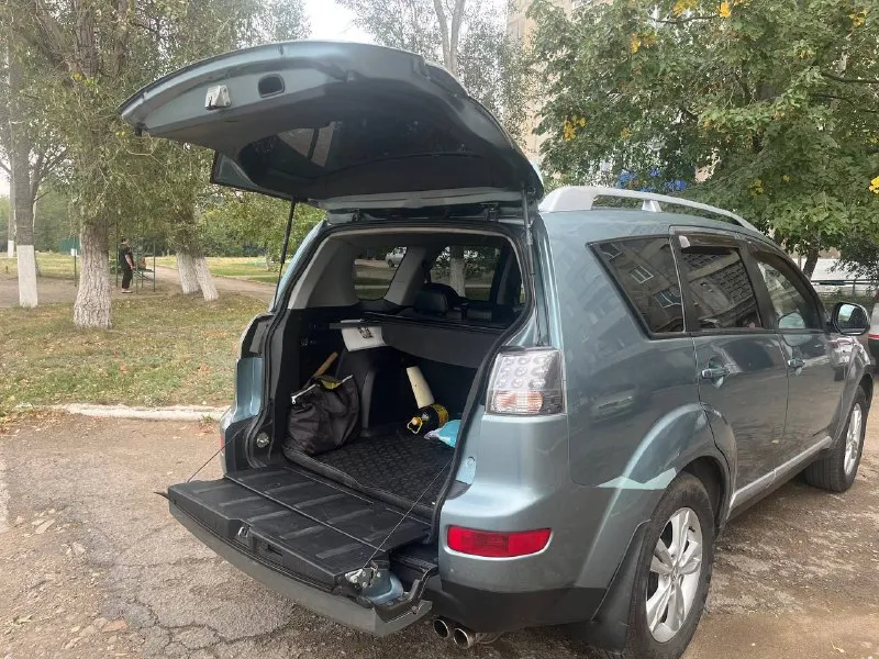 ❗ mitsubishi outlander xl 3,0 v6 2007 год. ❗объём 3 литра, бензин, 220 л. с. ❗4х4, полный привод/блокировка ❗ обычный автомат, не вариатор! ❗пробег: 195.000 км. , оригинал. ❗комплектация: кожаный салон, климат контроль, круиз контроль, регулировка руля, эл. регулировка зеркал со складыванием, подогрев передних сидений, электропривод водительского сиденья, два ключа, птс оригинал (владелец). ❗машина обслужена. 💰 цена 1,150,000 рублей (торг). 🤫возможен обмен, в приоритете универсал. 🏙️енакиево ☎️ +79493547127 📞 звоните: +7(949)3547127 - фотография - 5