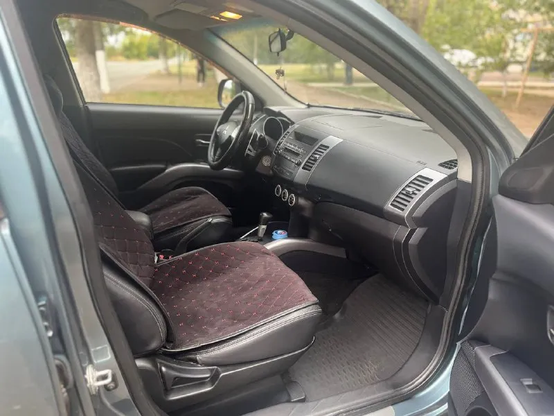 ❗ mitsubishi outlander xl 3,0 v6 2007 год. ❗объём 3 литра, бензин, 220 л. с. ❗4х4, полный привод/блокировка ❗ обычный автомат, не вариатор! ❗пробег: 195.000 км. , оригинал. ❗комплектация: кожаный салон, климат контроль, круиз контроль, регулировка руля, эл. регулировка зеркал со складыванием, подогрев передних сидений, электропривод водительского сиденья, два ключа, птс оригинал (владелец). ❗машина обслужена. 💰 цена 1,150,000 рублей (торг). 🤫возможен обмен, в приоритете универсал. 🏙️енакиево ☎️ +79493547127 📞 звоните: +7(949)3547127 - фотография - 6