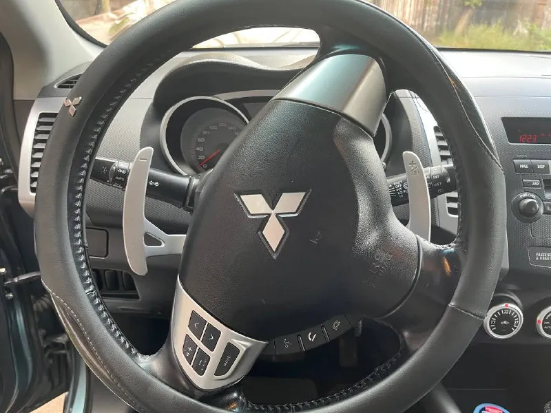 ❗ mitsubishi outlander xl 3,0 v6 2007 год. ❗объём 3 литра, бензин, 220 л. с. ❗4х4, полный привод/блокировка ❗ обычный автомат, не вариатор! ❗пробег: 195.000 км. , оригинал. ❗комплектация: кожаный салон, климат контроль, круиз контроль, регулировка руля, эл. регулировка зеркал со складыванием, подогрев передних сидений, электропривод водительского сиденья, два ключа, птс оригинал (владелец). ❗машина обслужена. 💰 цена 1,150,000 рублей (торг). 🤫возможен обмен, в приоритете универсал. 🏙️енакиево ☎️ +79493547127 📞 звоните: +7(949)3547127 - фотография - 9