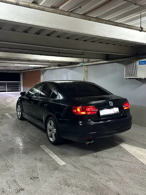 Продам: volkswagen jetta топливо: бензин год выпуска: 2012 (американка) тип кпп: автомат (aisin) ✅ пробег: 112.000 миль - автомобиль в хорошем состоянии, надежный, экономичный. гаражное хранение. масло, фильтра, свечи, грм - заменены. ✅ кузов: желательно покрасить крыло и бампер задний. - двигатель 2.0 (8 клоп), атмосферный, без турбины и прямого впрыска, работает отлично, масло не расходует❗ ✅ комплектация: - кондиционер - мультимедиа: навигация, камера зад. вида, bluetooth, usb. ✅ документы: - птс оригинал, продажа с переоформлением в мрео❗ 📍осмотр в г. донецк, калининский р-н. цена: 850.000 руб 📞🇷🇺звоните: +7 (949) 412-35-77 - фотография - 2