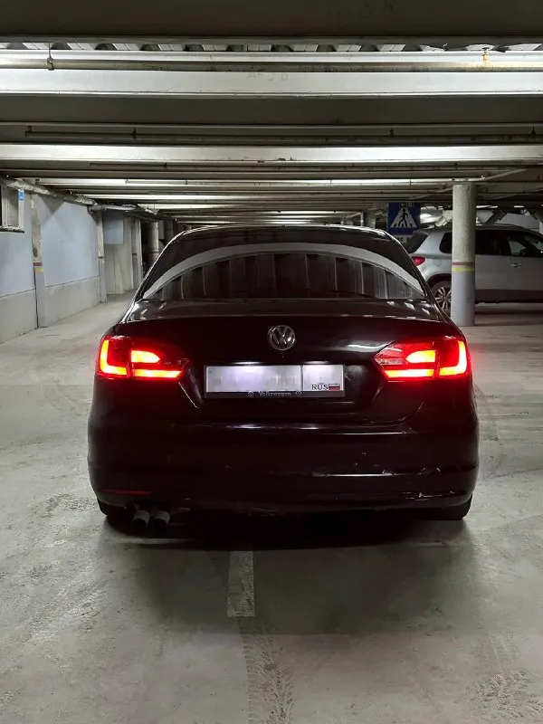 Продам: volkswagen jetta топливо: бензин год выпуска: 2012 (американка) тип кпп: автомат (aisin) ✅ пробег: 112.000 миль - автомобиль в хорошем состоянии, надежный, экономичный. гаражное хранение. масло, фильтра, свечи, грм - заменены. ✅ кузов: желательно покрасить крыло и бампер задний. - двигатель 2.0 (8 клоп), атмосферный, без турбины и прямого впрыска, работает отлично, масло не расходует❗ ✅ комплектация: - кондиционер - мультимедиа: навигация, камера зад. вида, bluetooth, usb. ✅ документы: - птс оригинал, продажа с переоформлением в мрео❗ 📍осмотр в г. донецк, калининский р-н. цена: 850.000 руб 📞🇷🇺звоните: +7 (949) 412-35-77 - фотография - 4