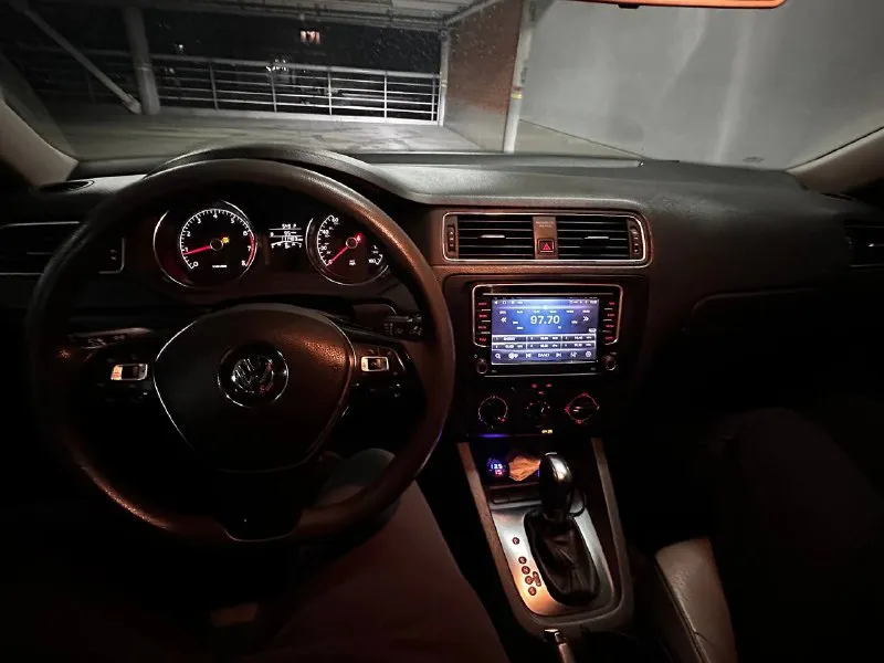 Продам: volkswagen jetta топливо: бензин год выпуска: 2012 (американка) тип кпп: автомат (aisin) ✅ пробег: 112.000 миль - автомобиль в хорошем состоянии, надежный, экономичный. гаражное хранение. масло, фильтра, свечи, грм - заменены. ✅ кузов: желательно покрасить крыло и бампер задний. - двигатель 2.0 (8 клоп), атмосферный, без турбины и прямого впрыска, работает отлично, масло не расходует❗ ✅ комплектация: - кондиционер - мультимедиа: навигация, камера зад. вида, bluetooth, usb. ✅ документы: - птс оригинал, продажа с переоформлением в мрео❗ 📍осмотр в г. донецк, калининский р-н. цена: 850.000 руб 📞🇷🇺звоните: +7 (949) 412-35-77 - фотография - 8