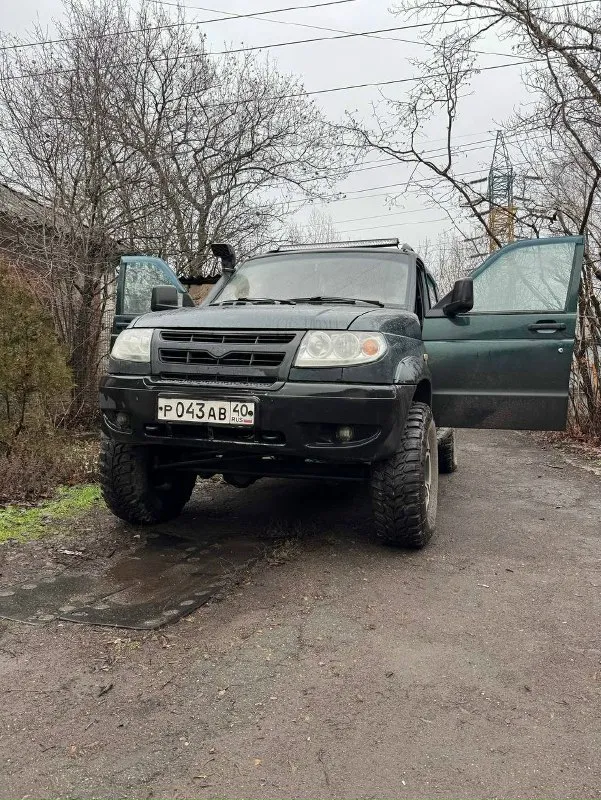 В продаже ваз патриот. на полном ходу, стоит новая резина, двигатель работает идеально, раздатка отл... - фотография