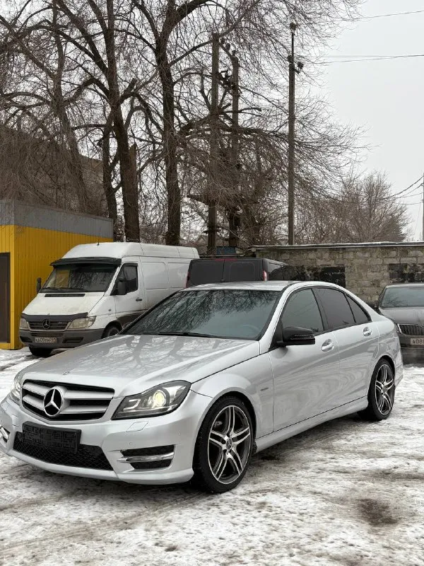 Mercedes c-class w204 / 2013 1.6 турбо бензин / автомат пробег 173 000 км 204 в очень достойном состоянии для своих лет бодрый, коробка работает ровно, едет уверенно. куплена на пробеге 153.000км за это время менял масло petronas 5w-40, менялось 3 раза за все время владения вместе с фильтрами, стойки стабилизатора, свечи, квкг(кто понимает в этих моторах знает зачем) есть сколы, автомобиль не новый все вопросы по телефону или в сообщения +79490044675 цена: 1 650 000 ₽. торг строго у капота. перекупы и «заберу сегодня дешево» — не тратьте время. 📲 tg: @blacktip4ik 📞 звоните: +7(949)0044675 - фотография - 2