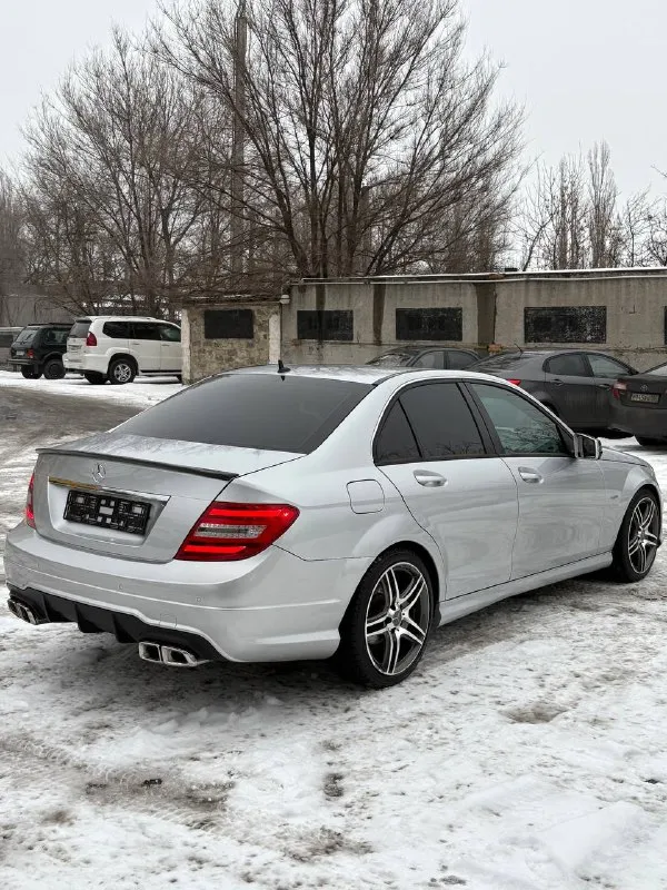 Mercedes c-class w204 / 2013 1.6 турбо бензин / автомат пробег 173 000 км 204 в очень достойном состоянии для своих лет бодрый, коробка работает ровно, едет уверенно. куплена на пробеге 153.000км за это время менял масло petronas 5w-40, менялось 3 раза за все время владения вместе с фильтрами, стойки стабилизатора, свечи, квкг(кто понимает в этих моторах знает зачем) есть сколы, автомобиль не новый все вопросы по телефону или в сообщения +79490044675 цена: 1 650 000 ₽. торг строго у капота. перекупы и «заберу сегодня дешево» — не тратьте время. 📲 tg: @blacktip4ik 📞 звоните: +7(949)0044675 - фотография - 5