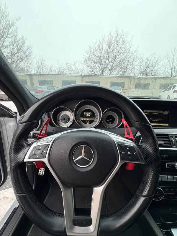 Mercedes c-class w204 / 2013 1.6 турбо бензин / автомат пробег 173 000 км 204 в очень достойном состоянии для своих лет бодрый, коробка работает ровно, едет уверенно. куплена на пробеге 153.000км за это время менял масло petronas 5w-40, менялось 3 раза за все время владения вместе с фильтрами, стойки стабилизатора, свечи, квкг(кто понимает в этих моторах знает зачем) есть сколы, автомобиль не новый все вопросы по телефону или в сообщения +79490044675 цена: 1 650 000 ₽. торг строго у капота. перекупы и «заберу сегодня дешево» — не тратьте время. 📲 tg: @blacktip4ik 📞 звоните: +7(949)0044675 - фотография - 9