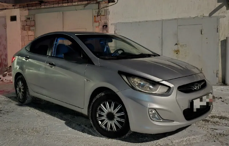 Продам hyundai accent 2012год. 137000км. родного пробега ! автомобиль местный 1 владелец за все время эксплуатации! кузов полностью в заводской краске, салон не затяган! установлено гбо4 ( вписан) очень дёшево ездить, расход 9 литров газа по городу! масла, фильтра только заменил. по кузову не каких проблем нет, в живую как на фото ! документы в полном порядке, продажа от собственника. готов на любые проверки, скрывать не чего! звоните будете очень довольны покупкой + будет хороший торг возле капота! цена 900 т. руб. +79494919098 донецк 📞 звоните: +7(949)4919098 - фотография - 1