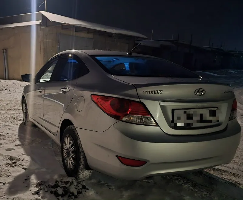Продам hyundai accent 2012год. 137000км. родного пробега ! автомобиль местный 1 владелец за все время эксплуатации! кузов полностью в заводской краске, салон не затяган! установлено гбо4 ( вписан) очень дёшево ездить, расход 9 литров газа по городу! масла, фильтра только заменил. по кузову не каких проблем нет, в живую как на фото ! документы в полном порядке, продажа от собственника. готов на любые проверки, скрывать не чего! звоните будете очень довольны покупкой + будет хороший торг возле капота! цена 900 т. руб. +79494919098 донецк 📞 звоните: +7(949)4919098 - фотография - 3