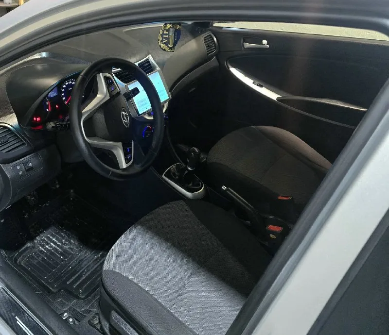 Продам hyundai accent 2012год. 137000км. родного пробега ! автомобиль местный 1 владелец за все время эксплуатации! кузов полностью в заводской краске, салон не затяган! установлено гбо4 ( вписан) очень дёшево ездить, расход 9 литров газа по городу! масла, фильтра только заменил. по кузову не каких проблем нет, в живую как на фото ! документы в полном порядке, продажа от собственника. готов на любые проверки, скрывать не чего! звоните будете очень довольны покупкой + будет хороший торг возле капота! цена 900 т. руб. +79494919098 донецк 📞 звоните: +7(949)4919098 - фотография - 4