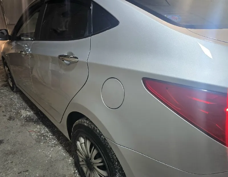 Продам hyundai accent 2012год. 137000км. родного пробега ! автомобиль местный 1 владелец за все время эксплуатации! кузов полностью в заводской краске, салон не затяган! установлено гбо4 ( вписан) очень дёшево ездить, расход 9 литров газа по городу! масла, фильтра только заменил. по кузову не каких проблем нет, в живую как на фото ! документы в полном порядке, продажа от собственника. готов на любые проверки, скрывать не чего! звоните будете очень довольны покупкой + будет хороший торг возле капота! цена 900 т. руб. +79494919098 донецк 📞 звоните: +7(949)4919098 - фотография - 6