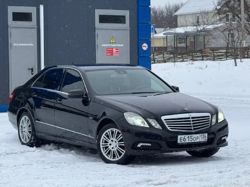 В продаже mercedes benz e-class w212, 3.5 л v6, самая надёжная модификация двс, он же (м276) атмосферник (306 л. с) на полном приводе 4wd! состояние около-идеальное, как в техническом, так и в эстетическом плане, на первого клиента. прозрачная история по отчётам, два владельца. заводской окрас кузова. торг не предусмотрен. контакты : +7 (949) 363-52-68 (есть «telegram») цена : 1,3 млн рублей. обмен не рассматриваю. территориально находится в г макеевка (центр). 📞 звоните: +7(949)3635268 - фотография - 5