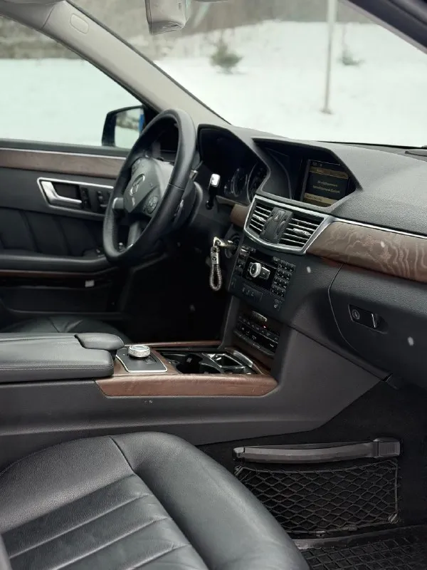В продаже mercedes benz e-class w212, 3.5 л v6, самая надёжная модификация двс, он же (м276) атмосферник (306 л. с) на полном приводе 4wd! состояние около-идеальное, как в техническом, так и в эстетическом плане, на первого клиента. прозрачная история по отчётам, два владельца. заводской окрас кузова. торг не предусмотрен. контакты : +7 (949) 363-52-68 (есть «telegram») цена : 1,3 млн рублей. обмен не рассматриваю. территориально находится в г макеевка (центр). 📞 звоните: +7(949)3635268 - фотография - 9