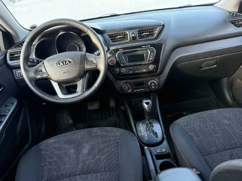 Kia rio 2012 года
Объем двигателя 1.6 л, бензин, автоматическая коробка передач.
Пробег 171 000 км.
Состояние хорошее!не использовалась в такси или каршеринге. Все стекла оригинальные, включая лобовое.
Все системы безопасности в полном порядке. Двигатель и коробка передач работают отлично, без посторонних шумов и ошибок.
Кузов оцинкован, следов коррозии нет.
Максимальная комплектация premium!
Оснащена кнопкой «старт-стоп», бесключевым доступом, климат-контролем, круиз-контролем и другими функциями.
Полный комплект ключей.
Полностью обслужена, готова к эксплуатации без дополнительных вложений.
Документы в полном порядке.
Город: донецк.
Цена: 780 000 рублей.
Телефон: +7 949 371-08-26(telegram)можем отправить видеообзор.
📞 Звоните: +7(949)3710826 - фотография - 10
