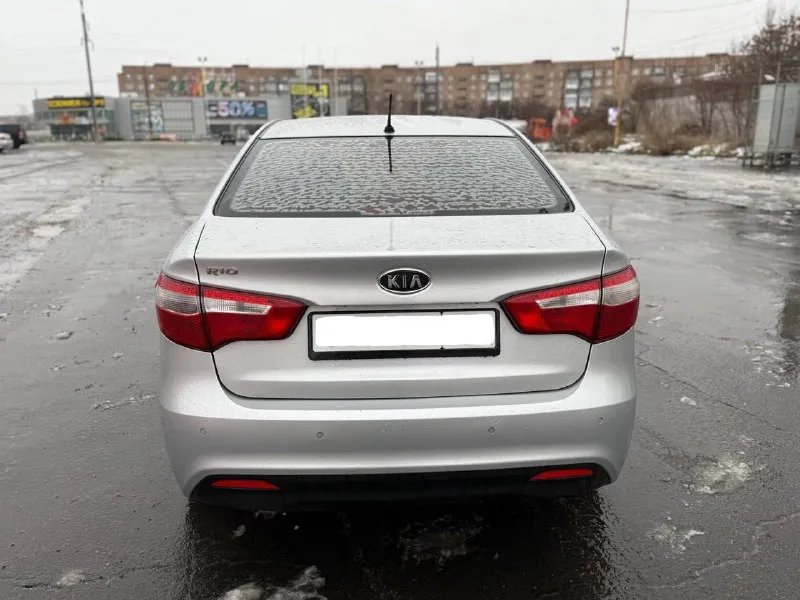 Kia rio 2012 года
Объем двигателя 1.6 л, бензин, автоматическая коробка передач.
Пробег 171 000 км.
Состояние хорошее!не использовалась в такси или каршеринге. Все стекла оригинальные, включая лобовое.
Все системы безопасности в полном порядке. Двигатель и коробка передач работают отлично, без посторонних шумов и ошибок.
Кузов оцинкован, следов коррозии нет.
Максимальная комплектация premium!
Оснащена кнопкой «старт-стоп», бесключевым доступом, климат-контролем, круиз-контролем и другими функциями.
Полный комплект ключей.
Полностью обслужена, готова к эксплуатации без дополнительных вложений.
Документы в полном порядке.
Город: донецк.
Цена: 780 000 рублей.
Телефон: +7 949 371-08-26(telegram)можем отправить видеообзор.
📞 Звоните: +7(949)3710826 - фотография - 4