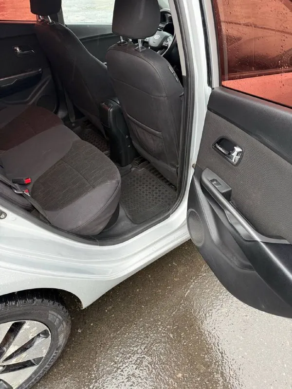 Kia rio 2012 года
Объем двигателя 1.6 л, бензин, автоматическая коробка передач.
Пробег 171 000 км.
Состояние хорошее!не использовалась в такси или каршеринге. Все стекла оригинальные, включая лобовое.
Все системы безопасности в полном порядке. Двигатель и коробка передач работают отлично, без посторонних шумов и ошибок.
Кузов оцинкован, следов коррозии нет.
Максимальная комплектация premium!
Оснащена кнопкой «старт-стоп», бесключевым доступом, климат-контролем, круиз-контролем и другими функциями.
Полный комплект ключей.
Полностью обслужена, готова к эксплуатации без дополнительных вложений.
Документы в полном порядке.
Город: донецк.
Цена: 780 000 рублей.
Телефон: +7 949 371-08-26(telegram)можем отправить видеообзор.
📞 Звоните: +7(949)3710826 - фотография - 9