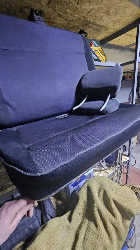 Продам пассажирское сиденье volkswagen transporter или mercedes- vito подголовники, ремни, все есть. цена 11000 р +7949 3031533 евгений г. горловка 📞 звоните: +7(949)3031533 - фотография - 2