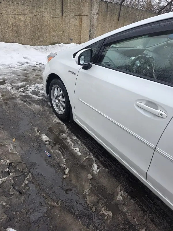 Продам приус v 2013г г донецк приус 41 кузове владею 3года андроид магнитола с камерой обслуживалась на одном сто(есть история вся) честный пробег 163.000 миль ошибок нет отлично был собран 10.000 миль назад(пробила прокладку между целиндром, болячка приусов на оригинальных запчастях кольца, цепи, натяжитель и тд по ходовой без вопросов, новая рулевая рейка салон на коже оформлен на меня резина зима/лето цена 1.400.000 +79493898546 авторынок днр | выложить объявление👉 @gaileka 📞 звоните: +7(949)3898546 - фотография - 5