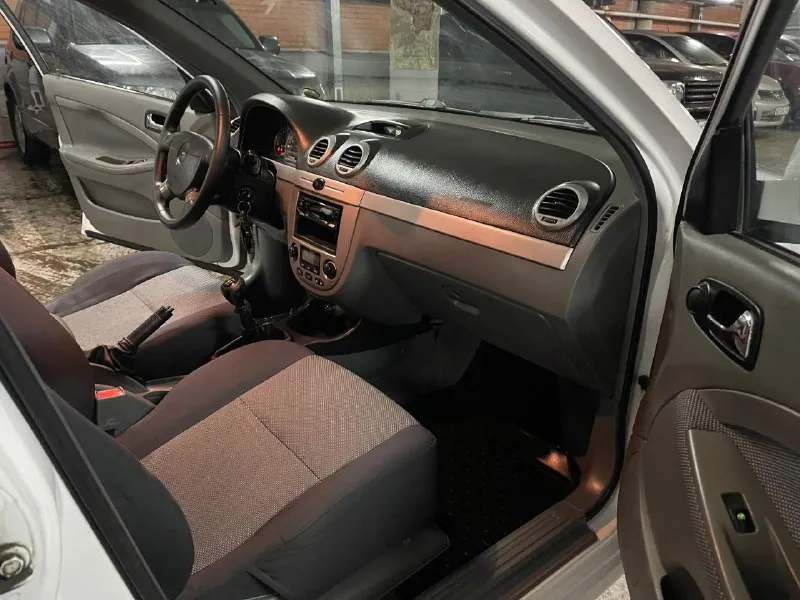 ✅chevrolet lacetti универсал ✅куплена новой в салоне в ростове на дону ✅один владелец ✅без дтп ✅авто в родном окрасе(кроме одной детали) ✅гаражное хранение ✅мотор 1.6 ✅бензин ✅год выпуска 2012 ✅пробег 183 тыс. км ✅без коррозии ✅4 стеклоподъёмника ✅обогрев заднего стекла ✅обогрев боковых зеркал ✅эл. регулеровка зеркал ✅бортовой компьютер ✅корректор фар ✅2 ключа ✅маленький расход топлива ✅тех осмотр пройден, готов к регистрации в мрэо ✅торг на полный бак топлива! 🔥донецк стоимость 675.000.₽🔥 тел. +7949-50-800-60 - фотография - 7