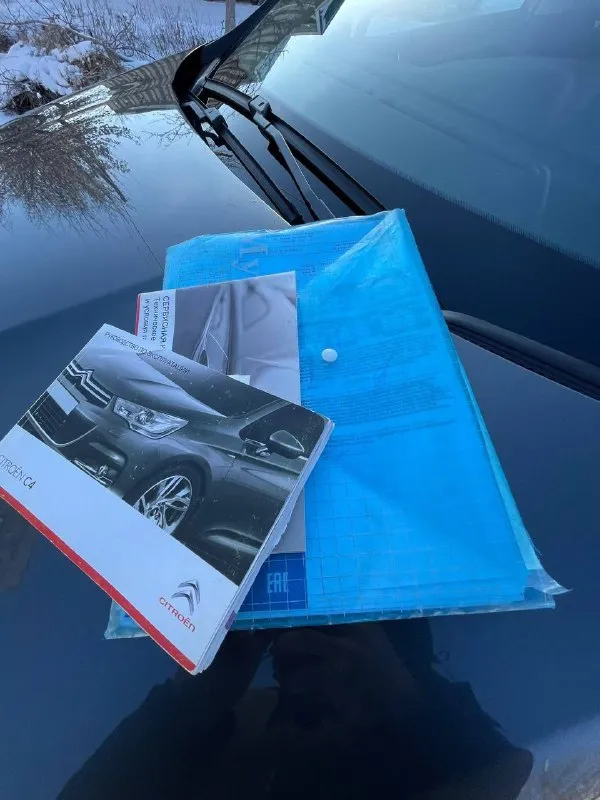 Citroen c4 2012 года, двигатель 1.6, пробег не скручен 186596 родной !!! зелёная автотека!!! реальный один хозяин!!! автомобиль как на фото так и в реальности!!! мотор в идеале не дымит не троит, масло не расходует работает ровно шепчет!!! кпп в идеале работает на отлично!!!! по кузову без подкрасав, без жучков, без рыжиков, без вздутия краски, сколов и царапин нет кузов в родне, дтп не было вообще, зелёная автотека!!! ходовая часть не стучит не гремит, всё исключительно всё работает исправно идеально, автомобиль реально без вложений!!! салон не прокуренный и никогда не курили, и не затёртый, салон чистый и приятный!!! опции датчик света, датчик, дождя, обогрев сидений, обогрев лобового стекла, обогрев, зеркал, обогрев заднего стекла, климат контроль, круиз контроль, мультируль, патронники, очень много ещё перечислятьвсе опции заряж опциями по максимуму!!! два комплекта резины зима, лето, вся резина идеальная, лето в сборе!!! документы чистые в полном порядке!!! цена 750 тыс +79496276428 - фотография - 10