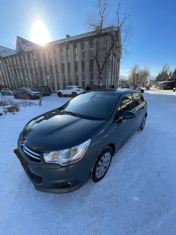 Citroen c4 2012 года, двигатель 1.6, пробег не скручен 186596 родной !!! зелёная автотека!!! реальный один хозяин!!! автомобиль как на фото так и в реальности!!! мотор в идеале не дымит не троит, масло не расходует работает ровно шепчет!!! кпп в идеале работает на отлично!!!! по кузову без подкрасав, без жучков, без рыжиков, без вздутия краски, сколов и царапин нет кузов в родне, дтп не было вообще, зелёная автотека!!! ходовая часть не стучит не гремит, всё исключительно всё работает исправно идеально, автомобиль реально без вложений!!! салон не прокуренный и никогда не курили, и не затёртый, салон чистый и приятный!!! опции датчик света, датчик, дождя, обогрев сидений, обогрев лобового стекла, обогрев, зеркал, обогрев заднего стекла, климат контроль, круиз контроль, мультируль, патронники, очень много ещё перечислятьвсе опции заряж опциями по максимуму!!! два комплекта резины зима, лето, вся резина идеальная, лето в сборе!!! документы чистые в полном порядке!!! цена 750 тыс +79496276428 - фотография - 2