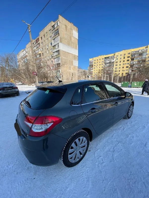 Citroen c4 2012 года, двигатель 1.6, пробег не скручен 186596 родной !!! зелёная автотека!!! реальный один хозяин!!! автомобиль как на фото так и в реальности!!! мотор в идеале не дымит не троит, масло не расходует работает ровно шепчет!!! кпп в идеале работает на отлично!!!! по кузову без подкрасав, без жучков, без рыжиков, без вздутия краски, сколов и царапин нет кузов в родне, дтп не было вообще, зелёная автотека!!! ходовая часть не стучит не гремит, всё исключительно всё работает исправно идеально, автомобиль реально без вложений!!! салон не прокуренный и никогда не курили, и не затёртый, салон чистый и приятный!!! опции датчик света, датчик, дождя, обогрев сидений, обогрев лобового стекла, обогрев, зеркал, обогрев заднего стекла, климат контроль, круиз контроль, мультируль, патронники, очень много ещё перечислятьвсе опции заряж опциями по максимуму!!! два комплекта резины зима, лето, вся резина идеальная, лето в сборе!!! документы чистые в полном порядке!!! цена 750 тыс +79496276428 - фотография - 5
