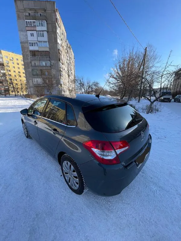 Citroen c4 2012 года, двигатель 1.6, пробег не скручен 186596 родной !!! зелёная автотека!!! реальный один хозяин!!! автомобиль как на фото так и в реальности!!! мотор в идеале не дымит не троит, масло не расходует работает ровно шепчет!!! кпп в идеале работает на отлично!!!! по кузову без подкрасав, без жучков, без рыжиков, без вздутия краски, сколов и царапин нет кузов в родне, дтп не было вообще, зелёная автотека!!! ходовая часть не стучит не гремит, всё исключительно всё работает исправно идеально, автомобиль реально без вложений!!! салон не прокуренный и никогда не курили, и не затёртый, салон чистый и приятный!!! опции датчик света, датчик, дождя, обогрев сидений, обогрев лобового стекла, обогрев, зеркал, обогрев заднего стекла, климат контроль, круиз контроль, мультируль, патронники, очень много ещё перечислятьвсе опции заряж опциями по максимуму!!! два комплекта резины зима, лето, вся резина идеальная, лето в сборе!!! документы чистые в полном порядке!!! цена 750 тыс +79496276428 - фотография - 6