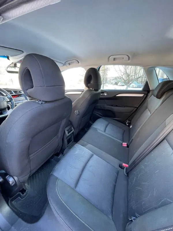 Citroen c4 2012 года, двигатель 1.6, пробег не скручен 186596 родной !!! зелёная автотека!!! реальный один хозяин!!! автомобиль как на фото так и в реальности!!! мотор в идеале не дымит не троит, масло не расходует работает ровно шепчет!!! кпп в идеале работает на отлично!!!! по кузову без подкрасав, без жучков, без рыжиков, без вздутия краски, сколов и царапин нет кузов в родне, дтп не было вообще, зелёная автотека!!! ходовая часть не стучит не гремит, всё исключительно всё работает исправно идеально, автомобиль реально без вложений!!! салон не прокуренный и никогда не курили, и не затёртый, салон чистый и приятный!!! опции датчик света, датчик, дождя, обогрев сидений, обогрев лобового стекла, обогрев, зеркал, обогрев заднего стекла, климат контроль, круиз контроль, мультируль, патронники, очень много ещё перечислятьвсе опции заряж опциями по максимуму!!! два комплекта резины зима, лето, вся резина идеальная, лето в сборе!!! документы чистые в полном порядке!!! цена 750 тыс +79496276428 - фотография - 9