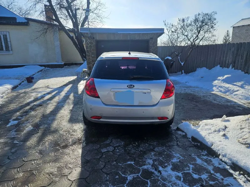 Продам kia ceed 2008 года выпуска мотор 1.6 ( бензин) кпп: автомат пробег 255000 авто в хорошем состоянии в комплектации: климат контроль, 4 стекло подъёмника, подогревы, мульти руль, штатная магнитола. 1 ключ 2 комплекта резины. была обслужена ходовка и заменены все жидкости. была заменена цепь 10.000км назад. документы в полном порядке, переоформление без проблем. цена 780.000руб +79495910155 макеевка. - фотография - 2