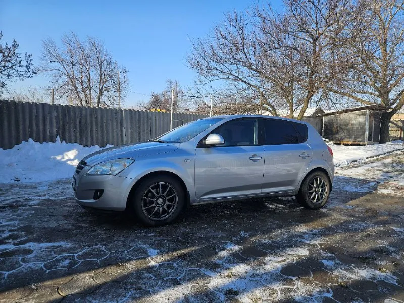 Продам kia ceed 2008 года выпуска мотор 1.6 ( бензин) кпп: автомат пробег 255000 авто в хорошем состоянии в комплектации: климат контроль, 4 стекло подъёмника, подогревы, мульти руль, штатная магнитола. 1 ключ 2 комплекта резины. была обслужена ходовка и заменены все жидкости. была заменена цепь 10.000км назад. документы в полном порядке, переоформление без проблем. цена 780.000руб +79495910155 макеевка. - фотография - 8