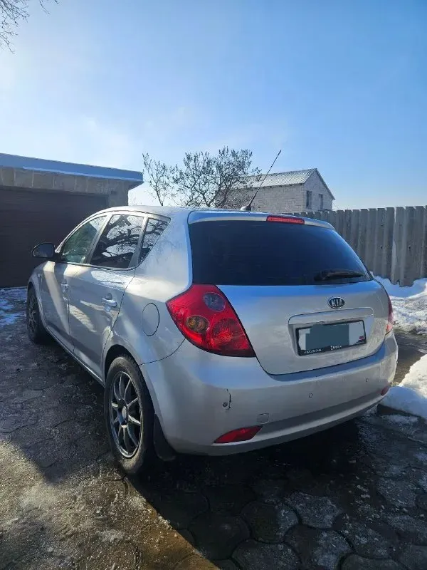 Продам kia ceed 2008 года выпуска мотор 1.6 ( бензин) кпп: автомат пробег 255000 авто в хорошем состоянии в комплектации: климат контроль, 4 стекло подъёмника, подогревы, мульти руль, штатная магнитола. 1 ключ 2 комплекта резины. была обслужена ходовка и заменены все жидкости. была заменена цепь 10.000км назад. документы в полном порядке, переоформление без проблем. цена 780.000руб +79495910155 макеевка. 📞 звоните: +7(949)5910155 - фотография - 2