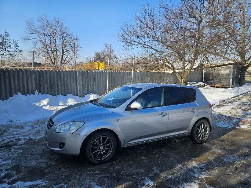 Продам kia ceed 2008 года выпуска мотор 1.6 ( бензин) кпп: автомат пробег 255000 авто в хорошем состоянии в комплектации: климат контроль, 4 стекло подъёмника, подогревы, мульти руль, штатная магнитола. 1 ключ 2 комплекта резины. была обслужена ходовка и заменены все жидкости. была заменена цепь 10.000км назад. документы в полном порядке, переоформление без проблем. цена 780.000руб +79495910155 макеевка. 📞 звоните: +7(949)5910155 - фотография - 3