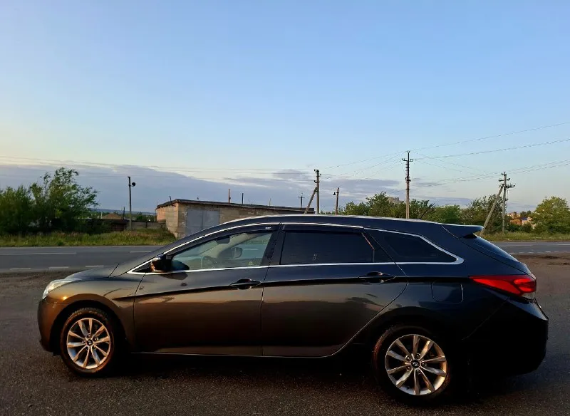 Продам hyundai i40 официальная машина куплена в салоне! цвет мокрый асфальт, перламутр. ✅️комфортные сидения, много места в салоне ✅️ led оптика / камера заднего вида / 3 режима вождения/ подогрев сидений/работающий кондиционер / авторучник. ✅️ , ходовая в отличном состояний! 2 ключа / 2 комплекта резины любые проверки, сопровождение в мрео 2.0 атм бензин расход 9л 128тыс пробег год: 2016 цена: 1 290 000руб🔥 торг, обмен, кредит +79595540000 +7959214 0622(телеграмм/ватсап) луганск 📞 звоните: +7(959)5540000 - фотография - 5